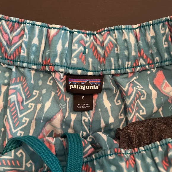 Patagonia women’s barely baggies blue patterned - Picture 2 of 3